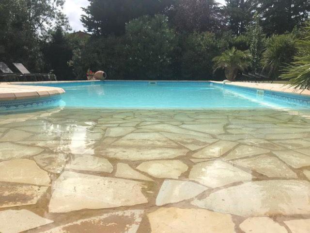 B&B Les Muscades Saint-Étienne-du-Grès Zewnętrze zdjęcie