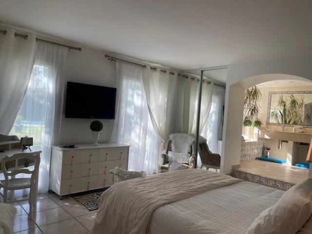 B&B Les Muscades Saint-Étienne-du-Grès Zewnętrze zdjęcie