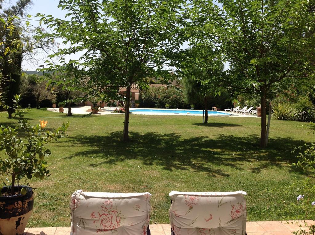 B&B Les Muscades Saint-Étienne-du-Grès Pokój zdjęcie