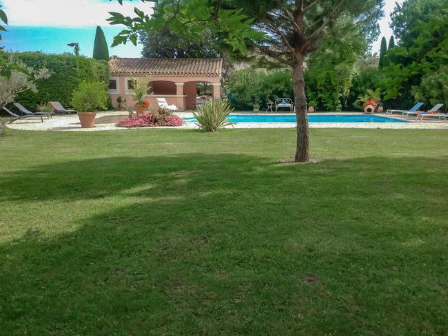 B&B Les Muscades Saint-Étienne-du-Grès Zewnętrze zdjęcie