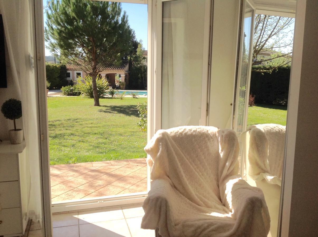 B&B Les Muscades Saint-Étienne-du-Grès Zewnętrze zdjęcie