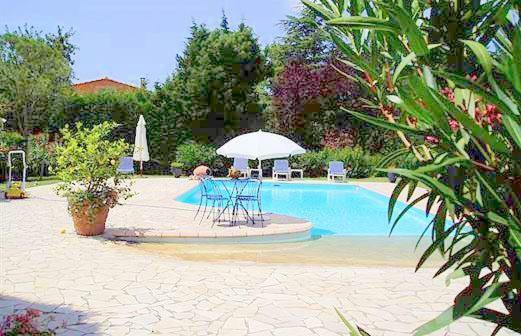 B&B Les Muscades Saint-Étienne-du-Grès Zewnętrze zdjęcie